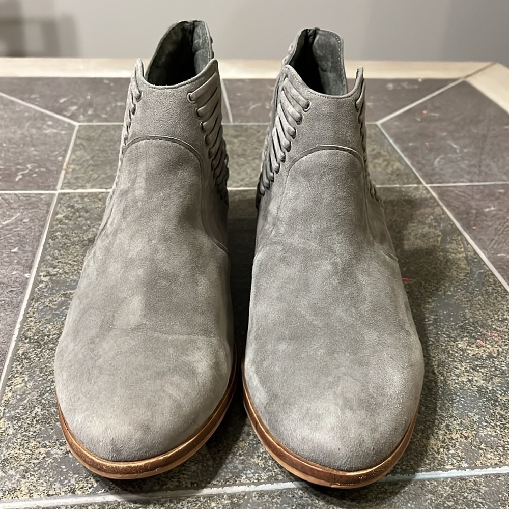 Vince Camuto Gray Pevista Suede Booties Size 9 1/2. - Picture 3 of 8